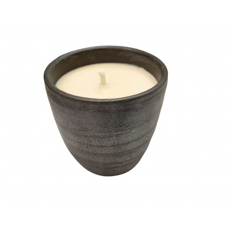 Soy wax outdoor candle with citronella and gardenia fragrances